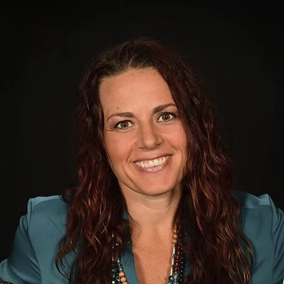 A headshot of Dr. Alicia Barton, the founder of The Gulf Coast Family Chiropractic.